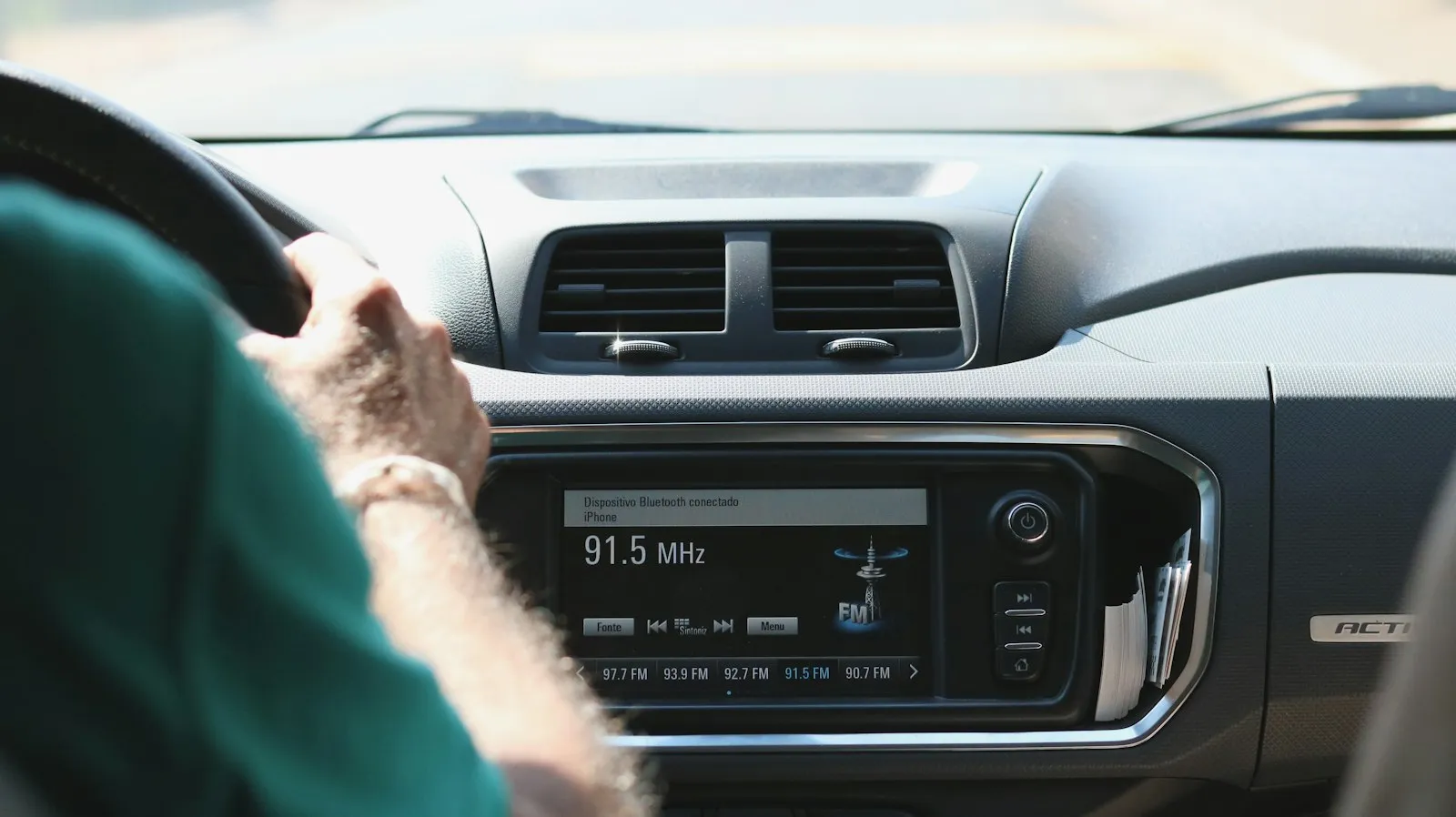 Autoradio allumé sur 91.5 MHz pendant le trajet